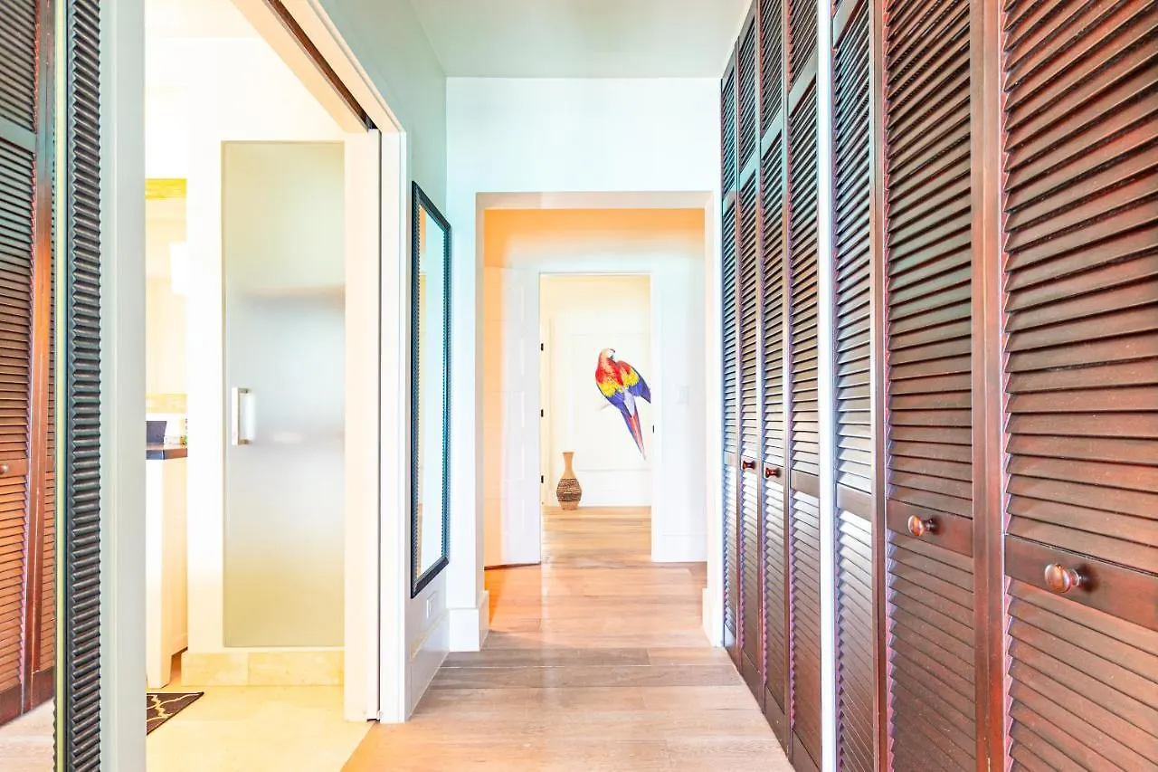 Caprice 8 - Luxury Townhouse In Gated Community - Pool, Oceanfront Villa Nassau