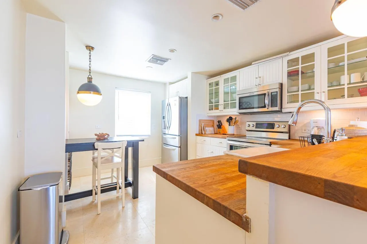 Caprice 8 - Luxury Townhouse In Gated Community - Pool, Oceanfront Villa Nassau