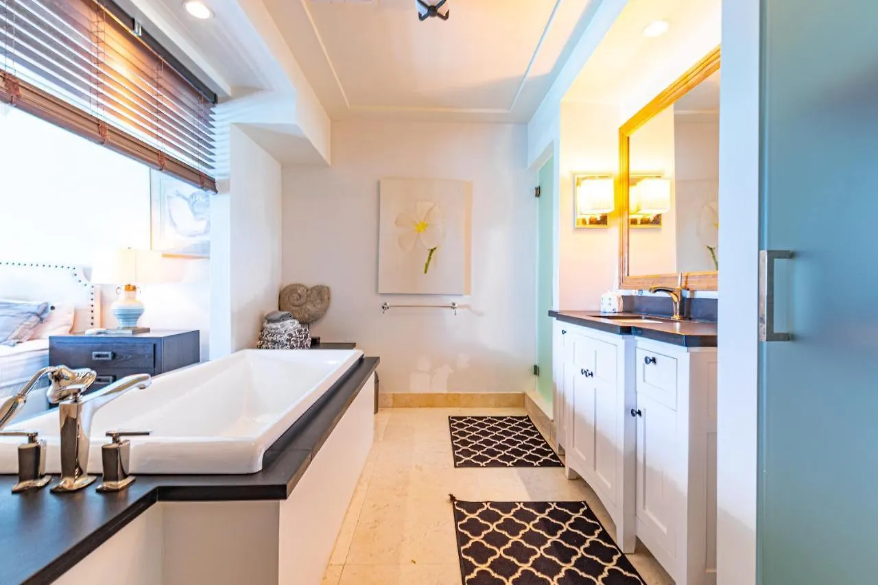 Caprice 8 - Luxury Townhouse In Gated Community - Pool, Oceanfront Villa Nassau