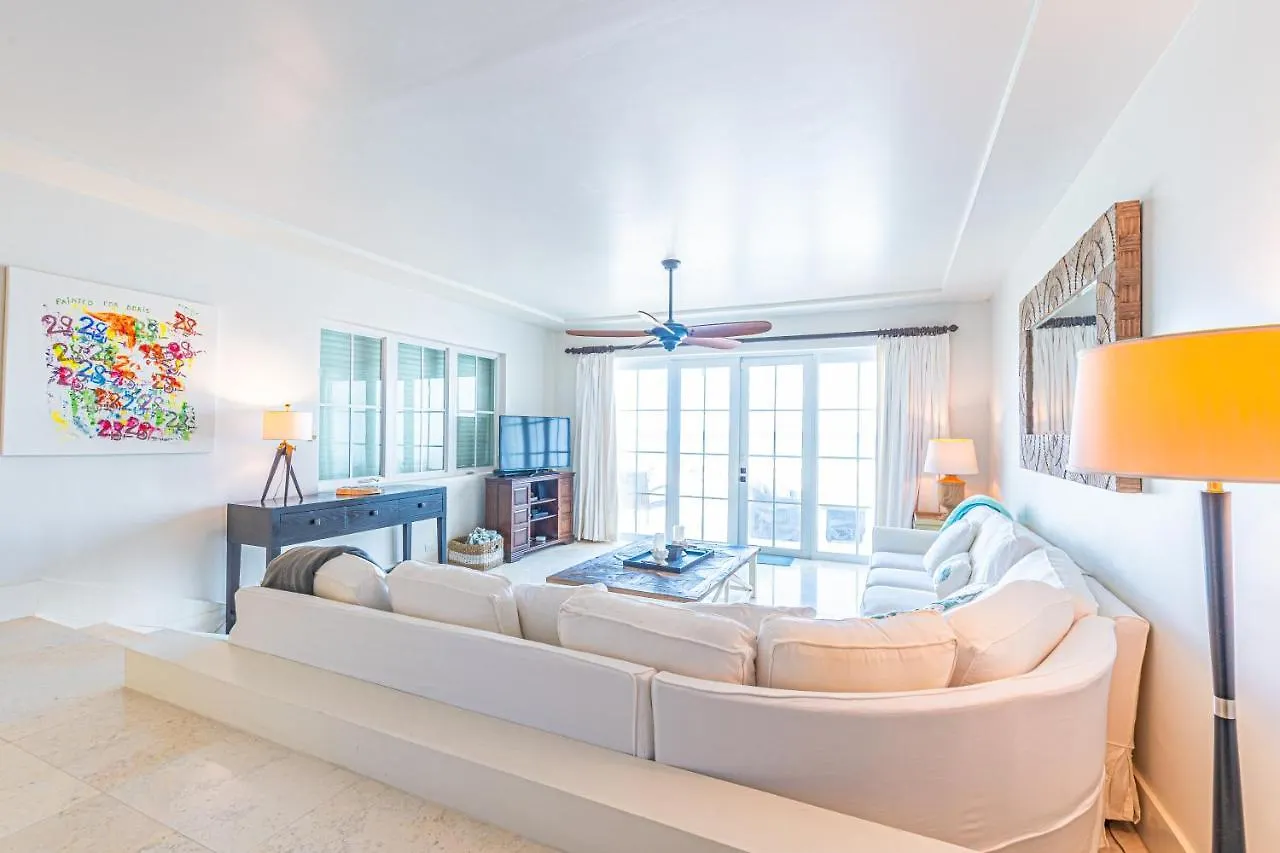 Caprice 8 - Luxury Townhouse In Gated Community - Pool, Oceanfront Villa Nassau