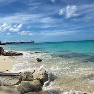 Cozy Townhouse-shared Space- Cash Only Nassau