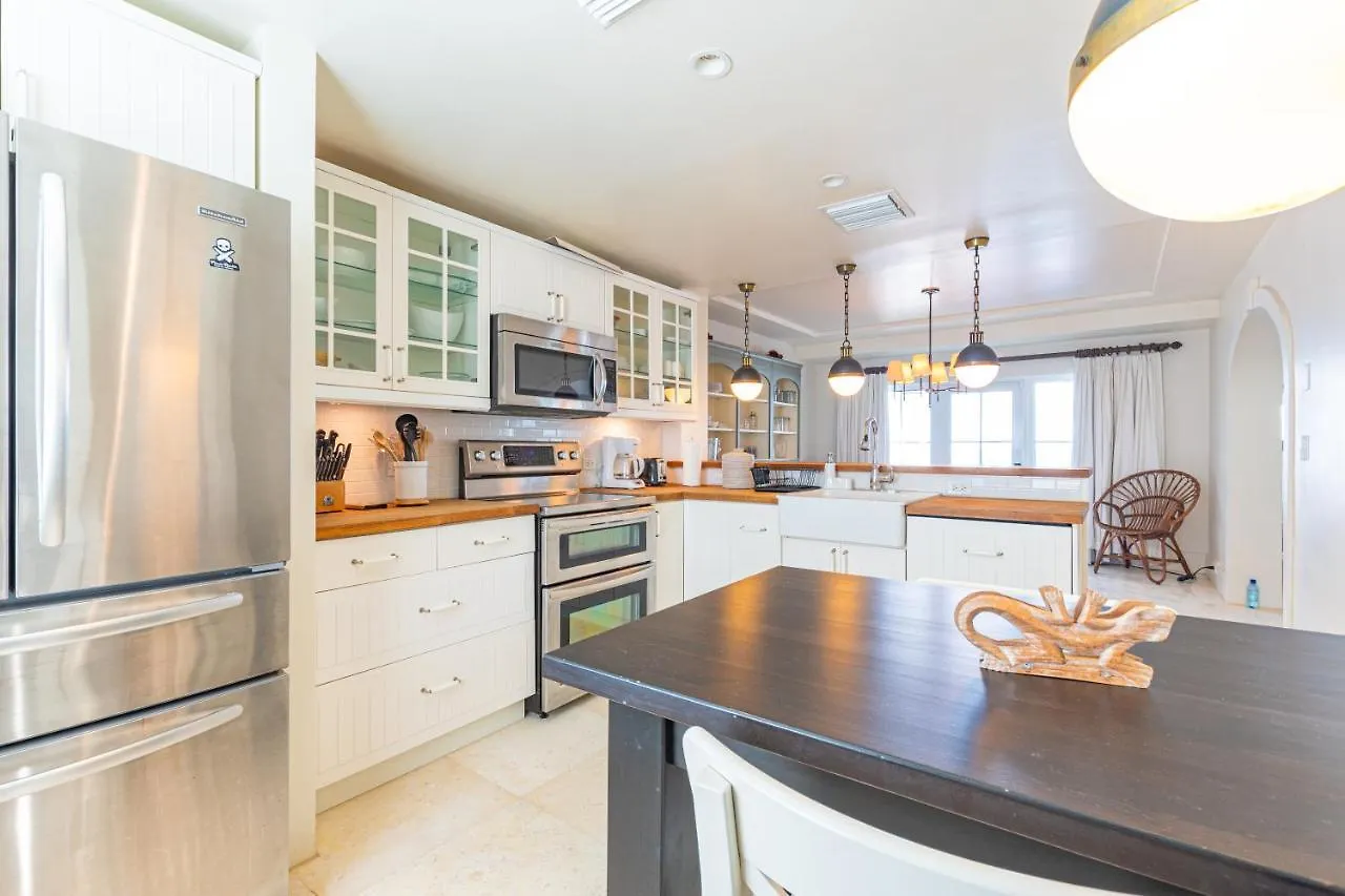 Caprice 8 - Luxury Townhouse In Gated Community - Pool, Oceanfront Villa Nassau