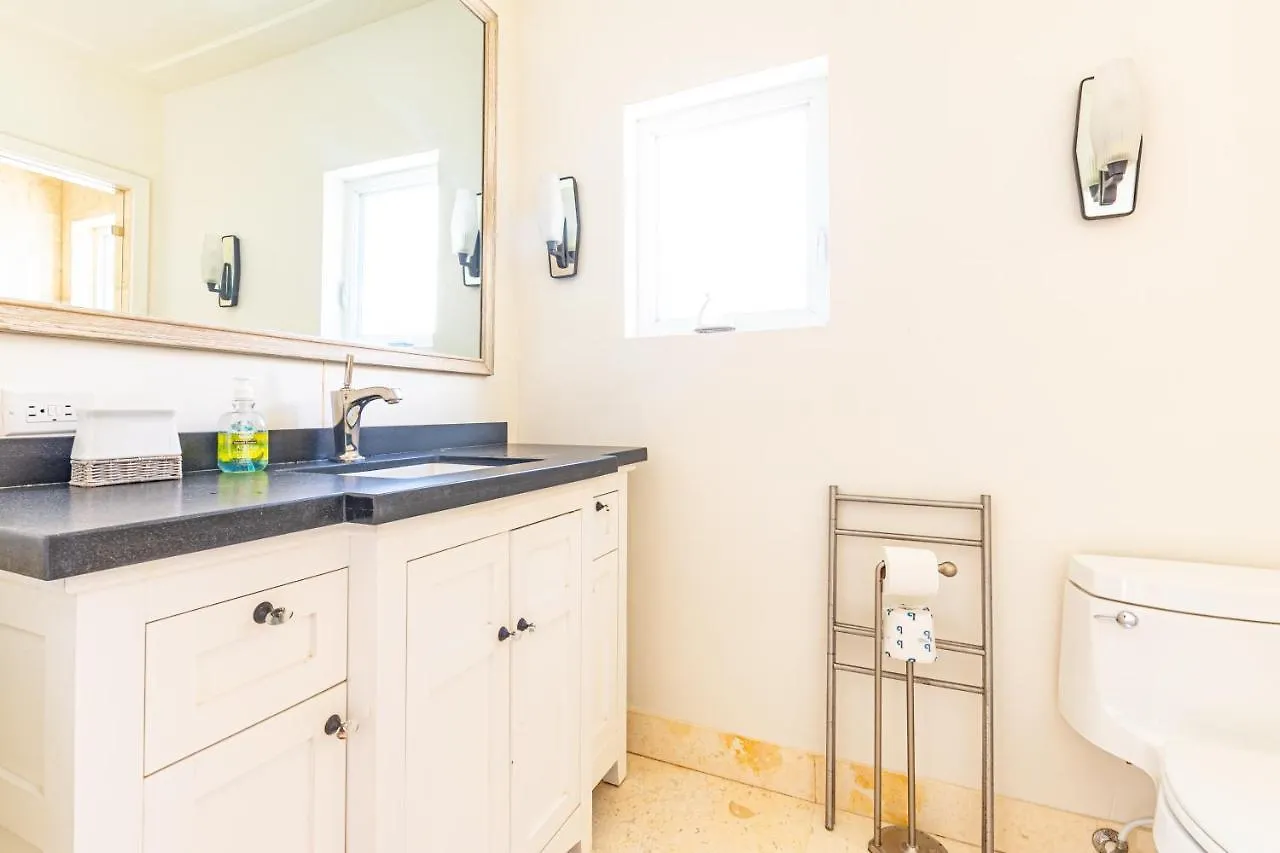 Willa Caprice 8 - Luxury Townhouse In Gated Community - Pool, Oceanfront Nassau