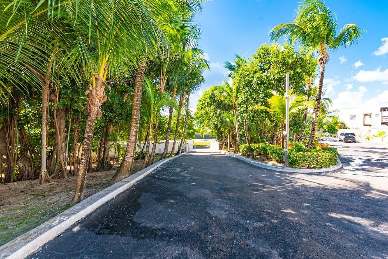 Willa Caprice 8 - Luxury Townhouse In Gated Community - Pool, Oceanfront Nassau